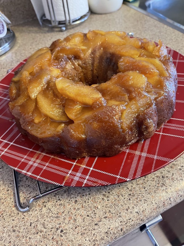 Apple bundt cake